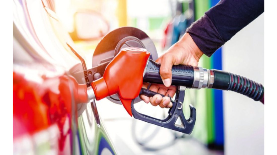 Akaryakıtta beklenen indirim geldi: Benzine 1 TL 76 kuruş, motorine 93 kuruş indirim…