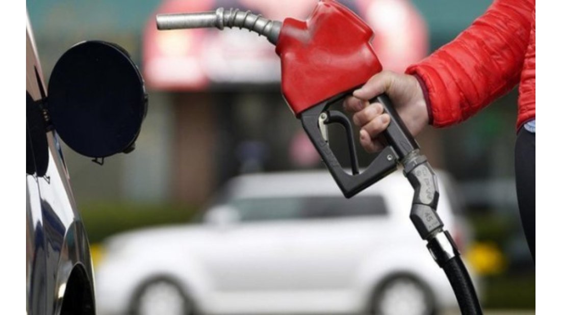 Akaryakıtta beklenen indirim geldi: Motorine bu gece 1 TL 55 kuruş indirim…