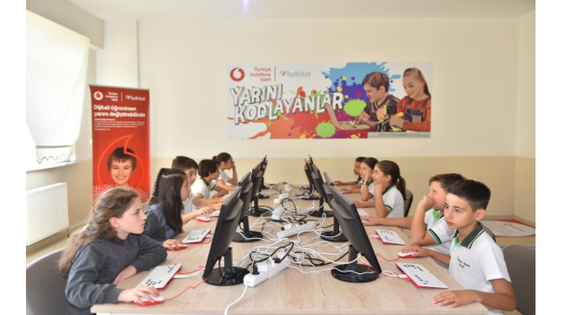 Vodafone, elektronik atıkları bursalı çocuklar için kodlama sınıfına dönüştürdü