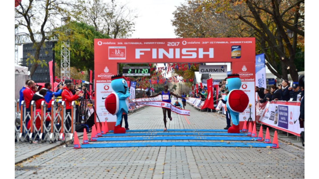 Vodafone 39. İstanbul Maratonu’nda kıtalar çocuklar için birleşti