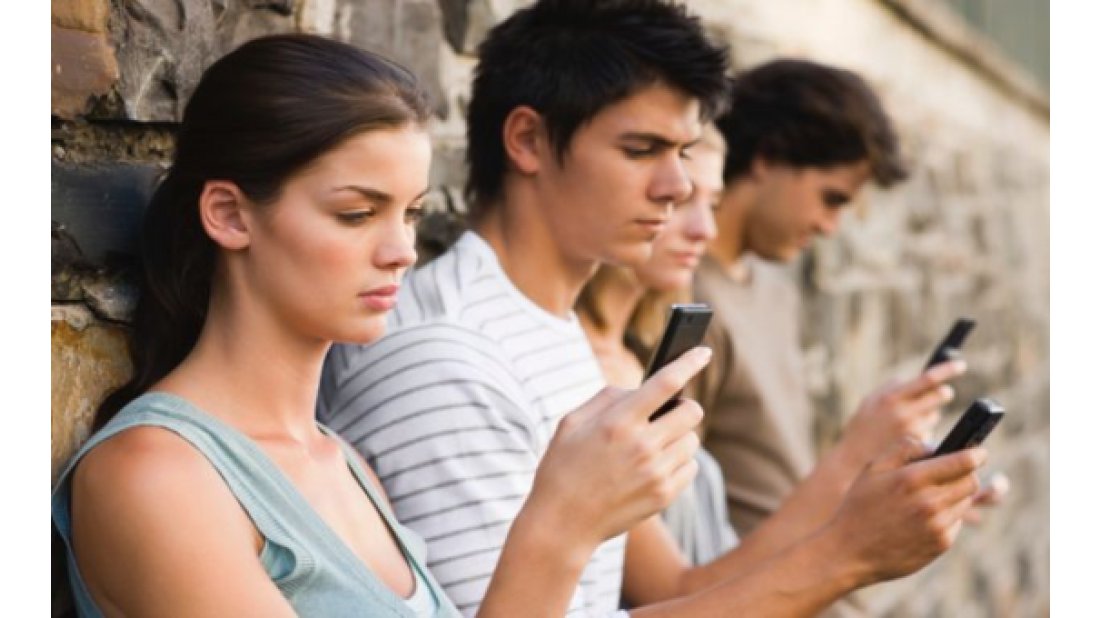 Her 13 dakikada bir telefona bakıyoruz