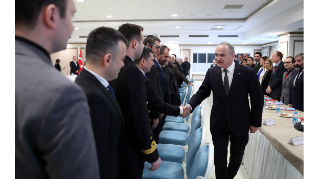 Bakan Özlü Antarktika heyetini uğurladı