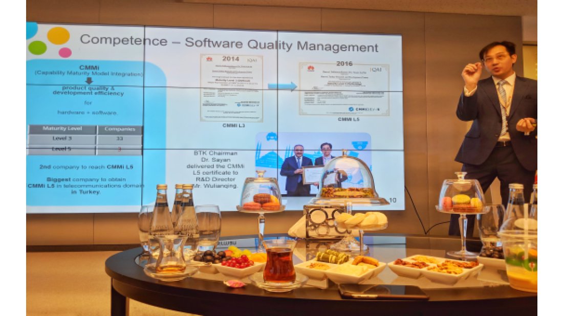 Huawei, AR-GE Merkezi’nde Bilişim Medyası Derneği’ni ağırladı