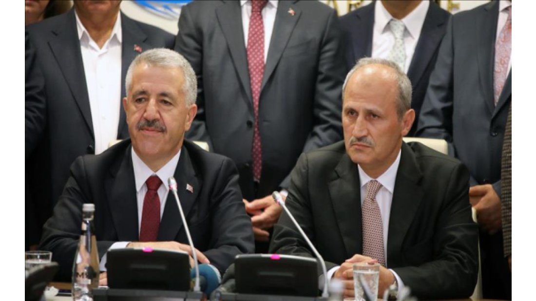 Ulaştırma ve Altyapı Bakanlığında devir teslim töreni yapıldı