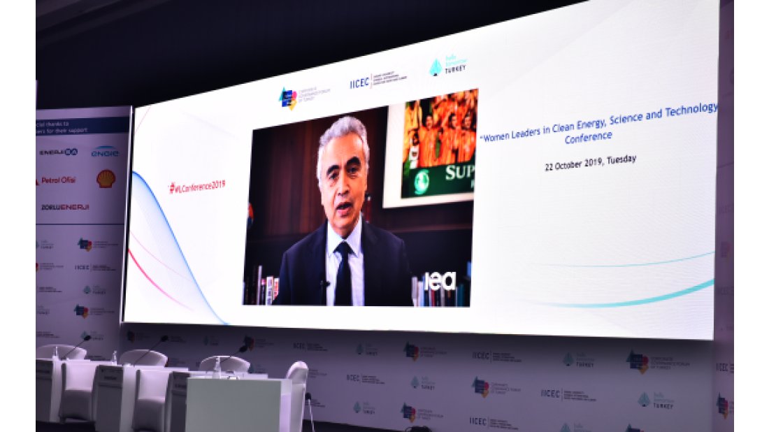 Geleneksel enerji sektöründe kadın çalışan oranı %25'te kalıyor