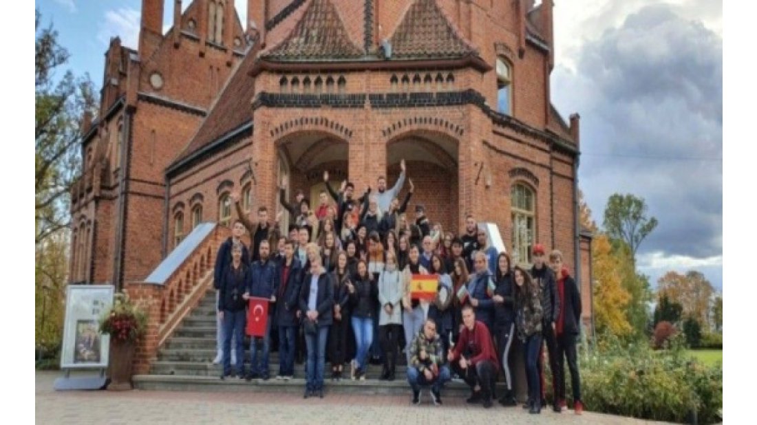 Lise öğrencileri, AB hibesiyle teknoloji bağımlılığını araştırıyorlar