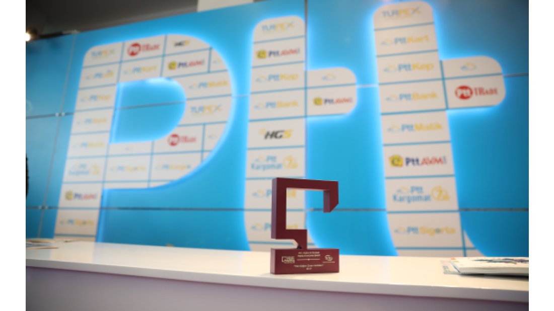 Yılın düğüm çözen markaları ödülü PTT AŞ’nin