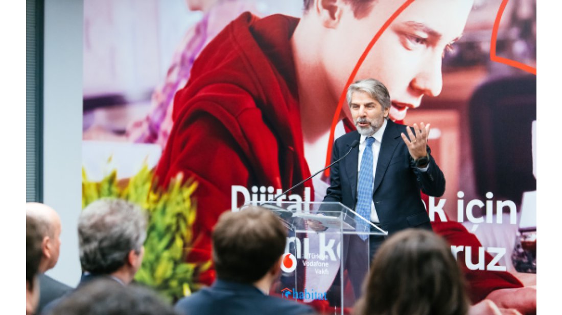 Türkiye Vodafone Vakfı gençlere yapay zeka eğitimi verecek