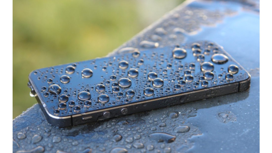 Sıvı temas eden telefonunuzu kurtarmak için uygulamanız gereken 4 adım