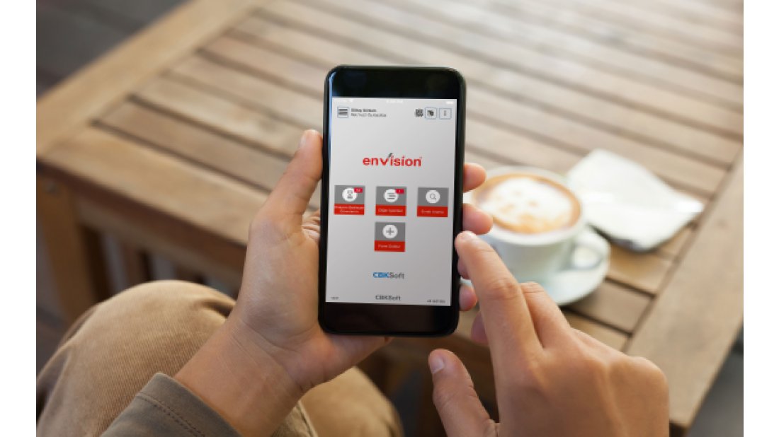 Koronavirüsten korunmak için ofiste kağıtla arana mesafe koy