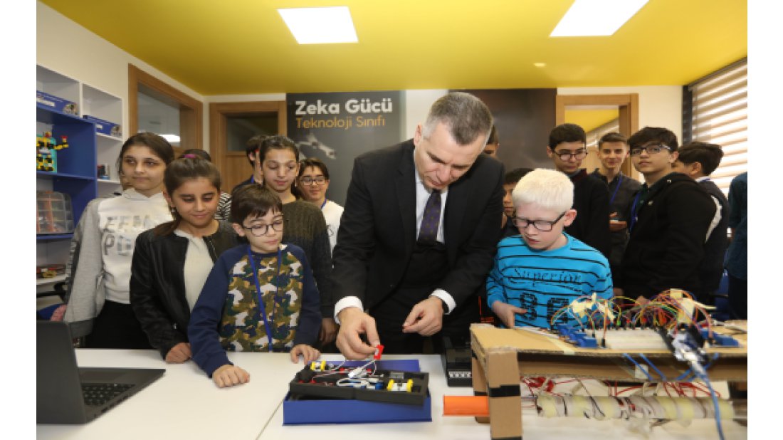 Zeka Gücü öğrencilerinden sağlık çalışanlarına 3D destek